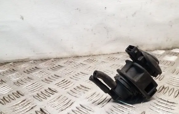 Nissan Juke I F15 Vacuum valve 8200661049