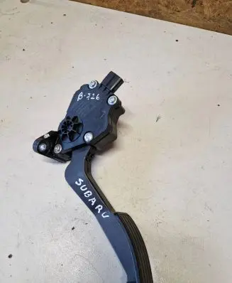 Subaru XV Accelerator throttle pedal 36010FJ010 1988007961 08Q29B00461