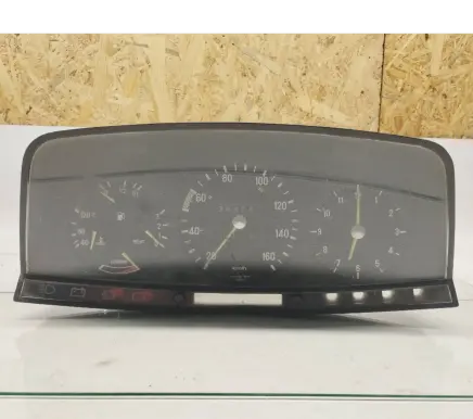 Mercedes-Benz 200 300 W123 Speedometer (instrument cluster) 0105425906 1235425601 87001050