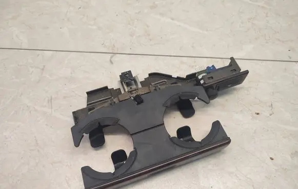 BMW 7 E38 Cup holder 8247278 51168163003