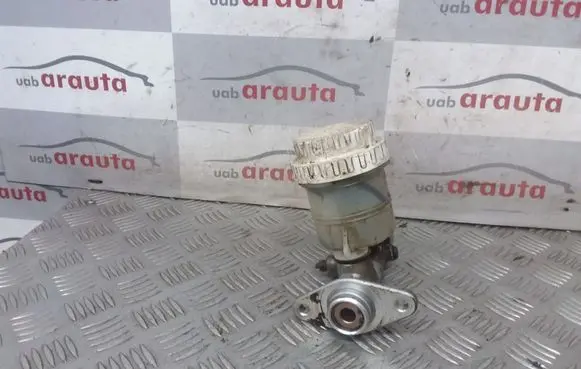 Mitsubishi Pajero Master brake cylinder