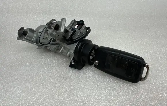 Volkswagen Golf V Ignition lock 1K0905851B 1K0905865