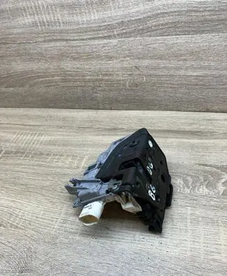Volkswagen PASSAT B6 Rear door lock 3C4839016A