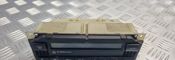 Volkswagen PASSAT B5 Climate control unit
