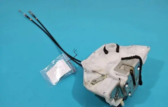 Suzuki SX4 S-Cross Front door lock IMPRK1386281