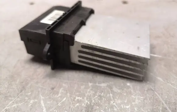 Nissan Note (E11) Heater blower motor/fan resistor N106091C NU8074N4070 T1000948E