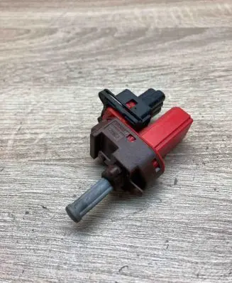 Ford Mondeo Mk III Brake pedal sensor switch 95BB7C534AC P6MGA