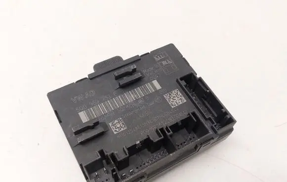 Volkswagen Tiguan Door control unit/module 5Q0959393E