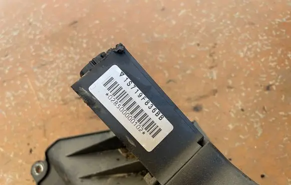 Ford Mondeo Mk III Accelerator throttle pedal 1S719F836BB