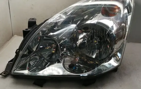Toyota Corolla Verso AR10 Headlight/headlamp 811700F010