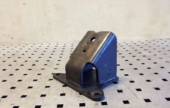 KIA Sorento Engine mounting bracket