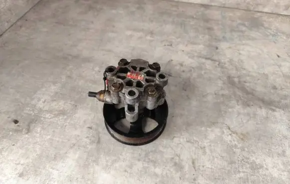 Toyota Avensis T250 Power steering pump
