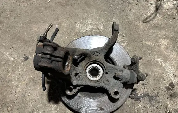 Volkswagen Golf VII Front wheel hub spindle knuckle