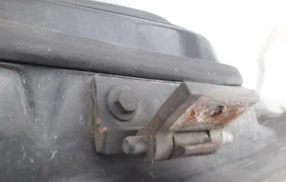 Volvo V70 Front door upper hinge
