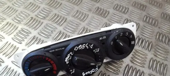 Ford Focus Climate control unit 98ab18c419af