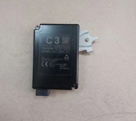 Toyota RAV 4 (XA40) Tire pressure control unit 8976042033 1584003540
