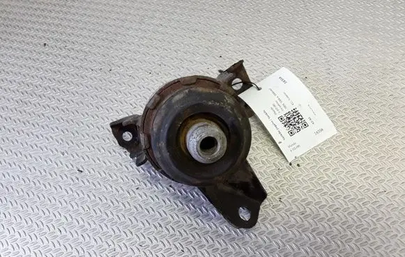 Mazda 6 Engine mount bracket
