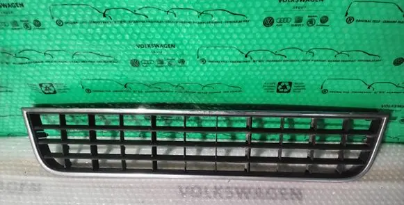 Audi A6 S6 C5 4B Front bumper lower grill 4B0807683E 4B0807683