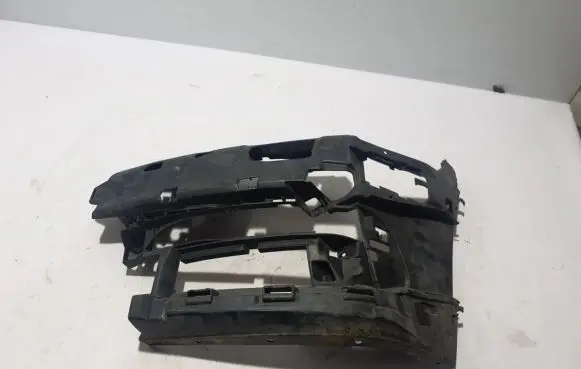 Front bumper mounting bracket
