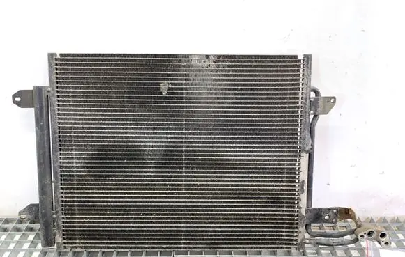 Volkswagen Touran I Coolant radiator