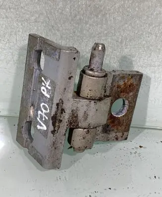 Volvo V70 Front door upper hinge
