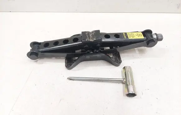 Chrysler PT Cruiser Lift Jack 05008275AA 17763