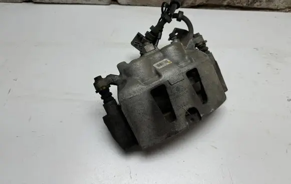 Chrysler Pacifica Front brake caliper 17986801