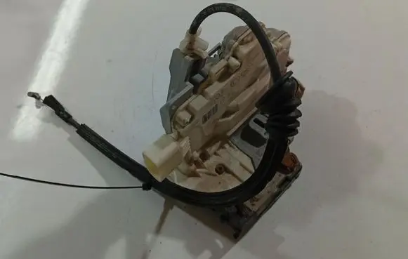 Skoda Superb B6 (3T) Front door lock 3B1837015A