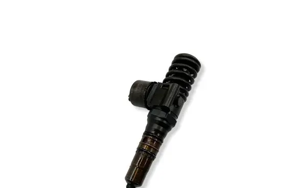 Volkswagen PASSAT B6 Fuel injector 036130073G