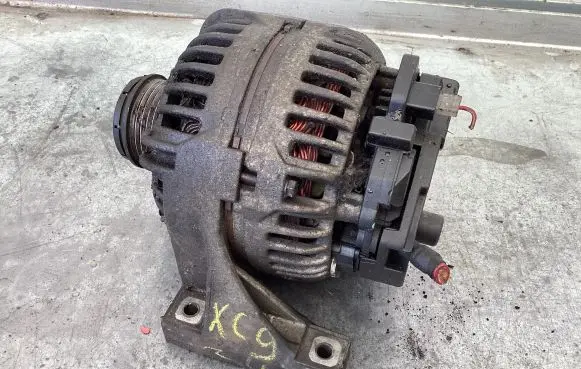 Volvo XC90 Generator/alternator 8679498