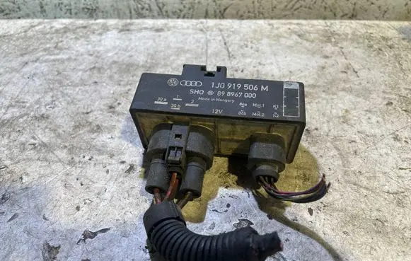 Skoda Roomster (5J) Coolant fan relay 1J0919506M 898967000