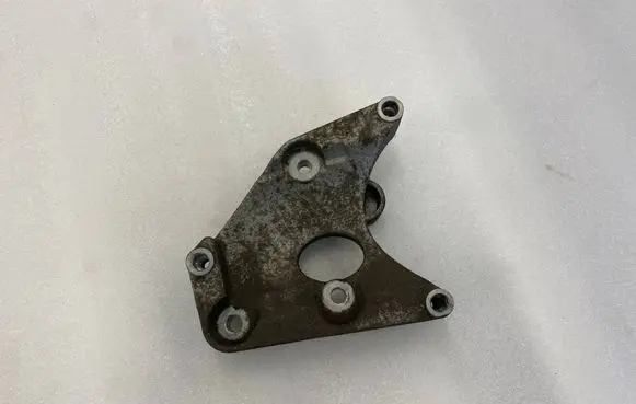 Ford Mustang VI A/C compressor mount bracket FR3E19D624C