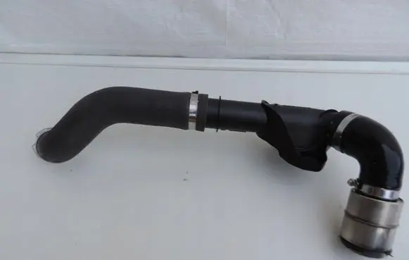 Opel Movano B Turbo air intake inlet pipe/hose 95529993