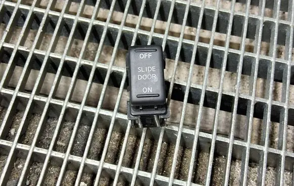 Nissan Elgrand Electric sliding door switch 4901B