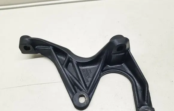 Volvo XC70 Engine mounting bracket 30735708