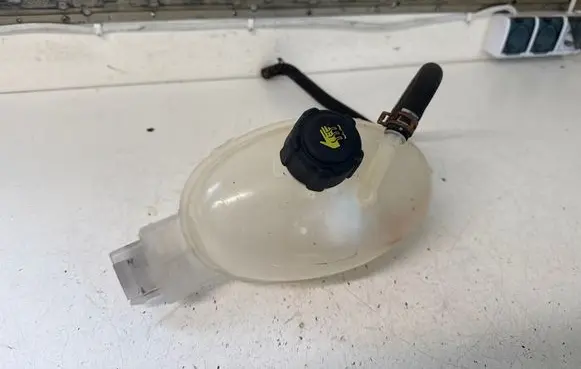 Renault Master III Coolant expansion tank/reservoir 217100015R