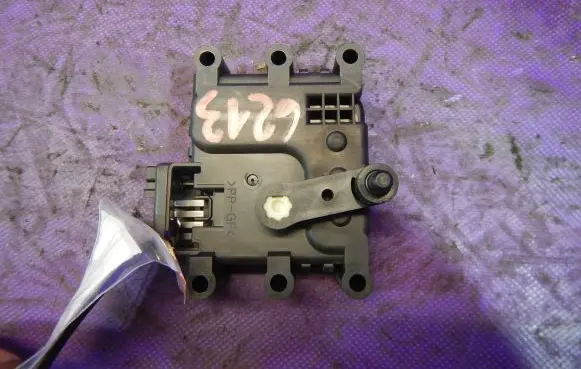 Mazda 626 A/C air flow flap actuator/motor 2724M