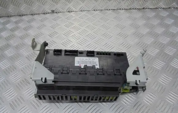 Mercedes-Benz E W211 Fuse box set 2115452101