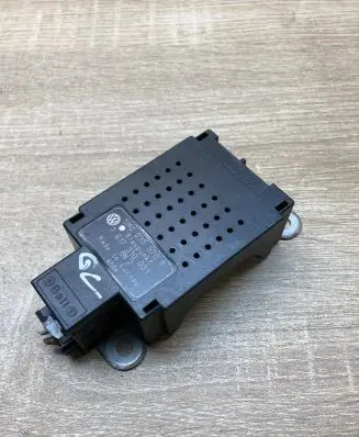 Volkswagen Golf VI Aerial antenna amplifier 5M0035570B 7617310031