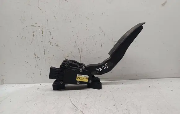Opel Vectra C Accelerator throttle pedal 9186725 6PV00832201