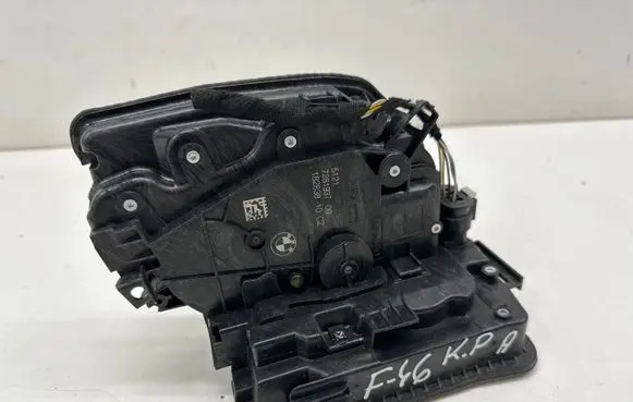 BMW 2 F46 Front door lock 7281937
