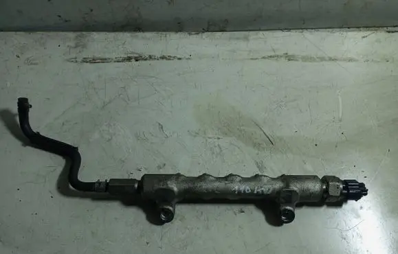 Toyota Avensis T250 Fuel distributor 