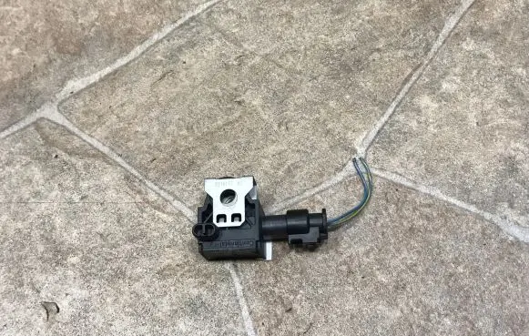 BMW 5 F10 F11 Airbag deployment crash/impact sensor 9224177