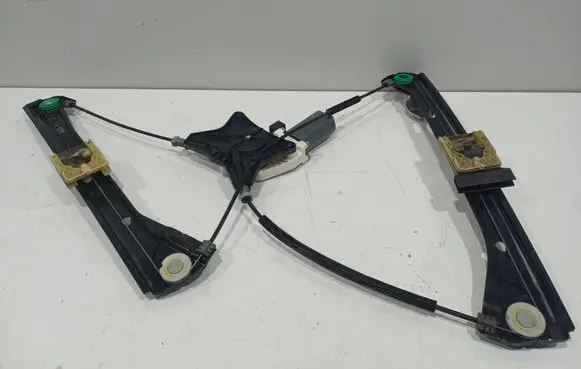 Volkswagen Passat Alltrack Front door window regulator with motor 3g9839461