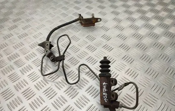 Toyota Avensis T270 Clutch slave cylinder 