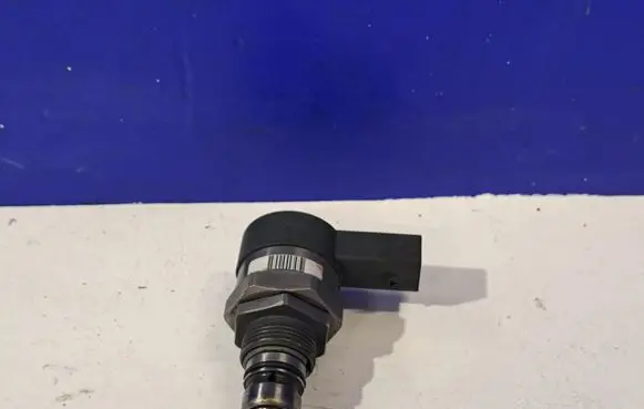 Mercedes-Benz A W169 Fuel pressure regulator 0281002494