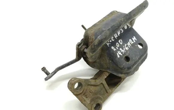 KIA Carens I Engine mount bracket