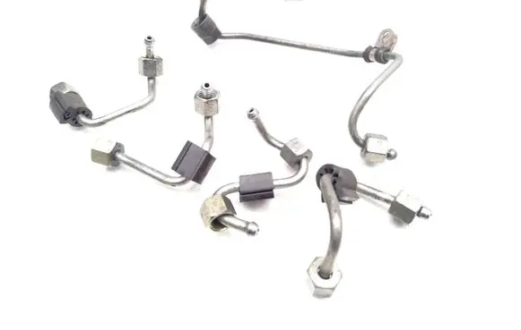 Volkswagen Golf VII Fuel injector supply line/pipe 
