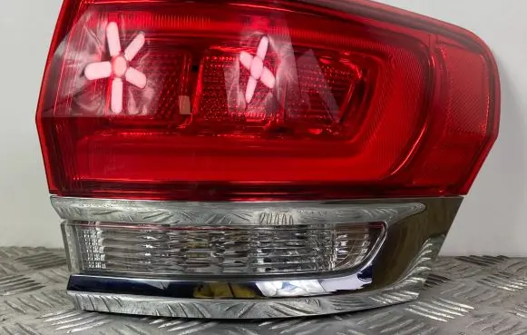 Jeep Grand Cherokee Rear/tail lights P68110016AE