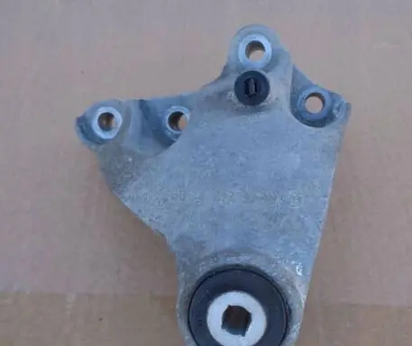 Mercedes-Benz CLA C117 X117 W117 Engine mounting bracket A2462401109